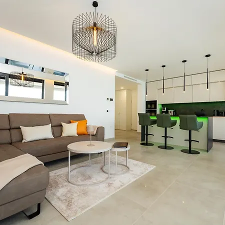 Sunset Pearl Luxury Penthouse روفانجسكا
